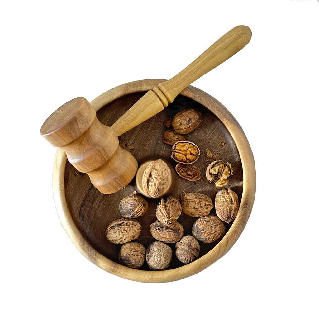 گردو شکن چوبی